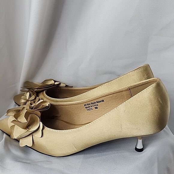 Champagne Gold Floral Kitten Heels Size 8 M - Picture 12 of 16